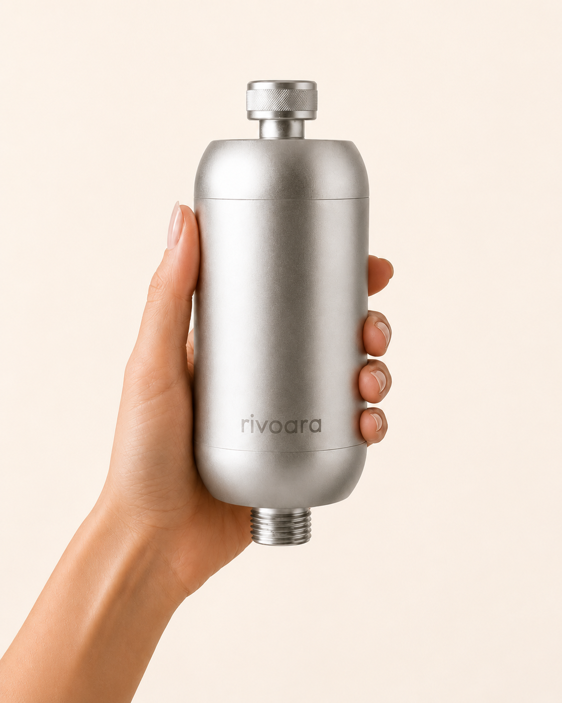 Rivoara Duschfilter in der Hand